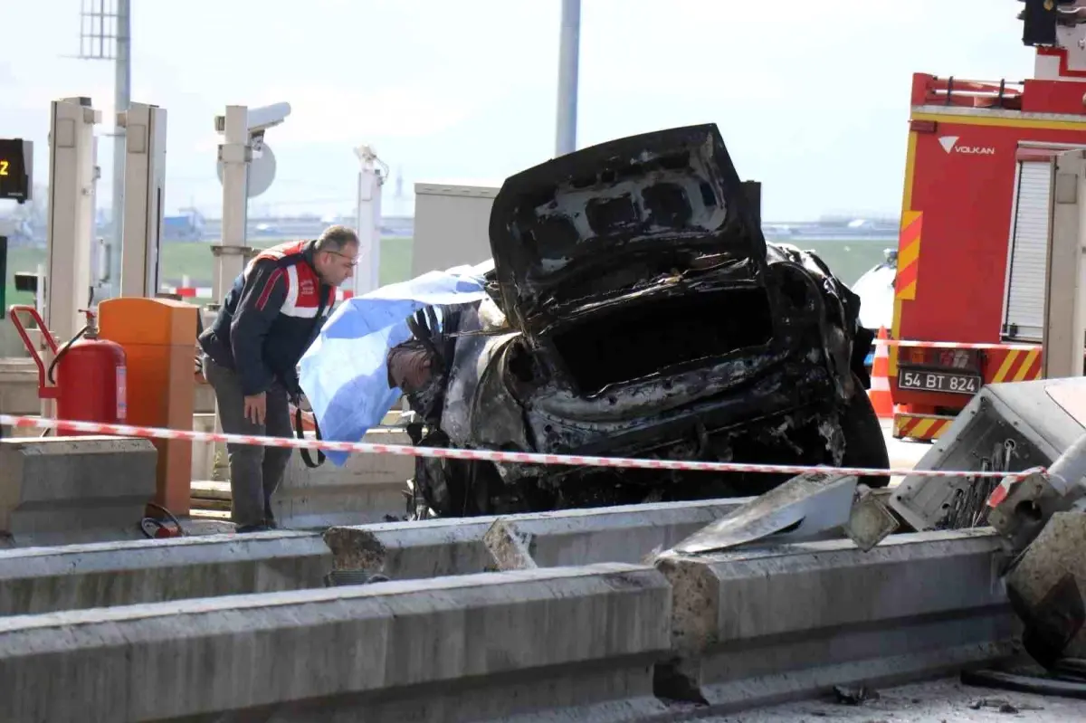 Alev topuna dönen araç gence mezar oldu! Acı haberi alan yakınları sinir krizi geçirdi