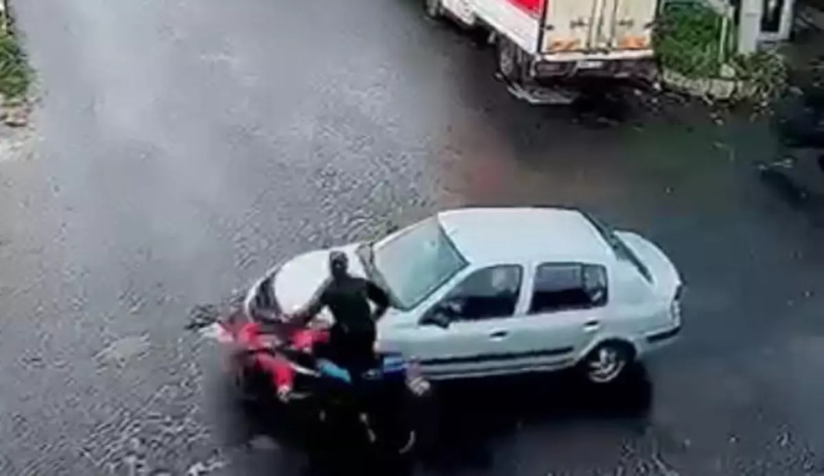 Çorlu\'da Motosiklet ve Otomobil Çarpıştı: 1 Yaralı
