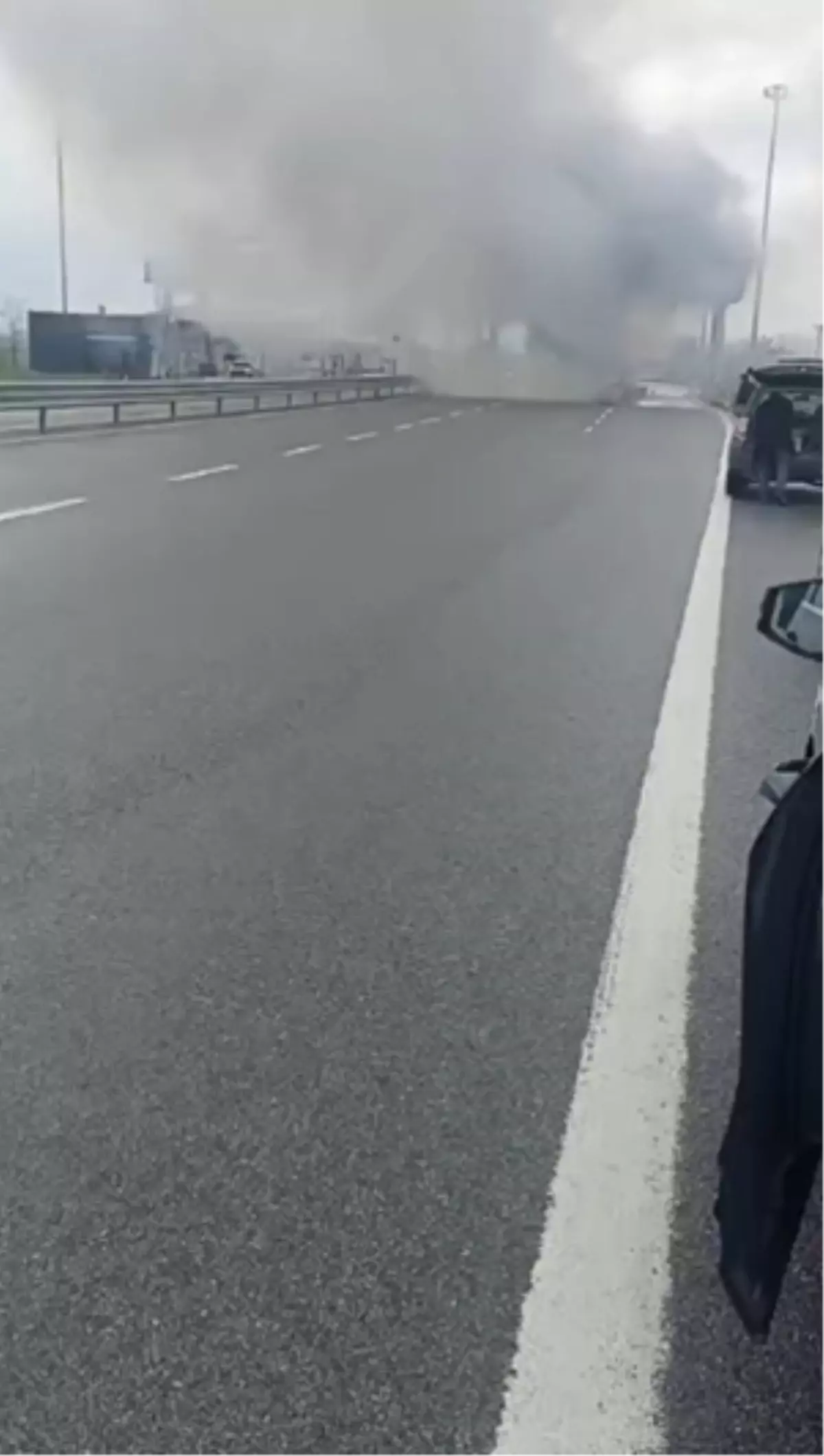 Sakarya\'da Otoyol Kazası: Genç Sürücü Hayatını Kaybetti