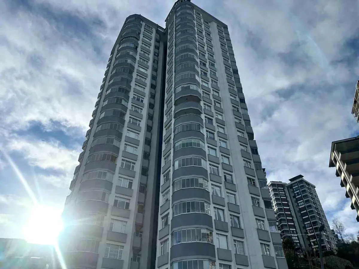 Rize\'de Akademisyen Doç. Dr. Gülçin Bilgin Turna, 10. Kattan Düşerek Hayatını Kaybetti