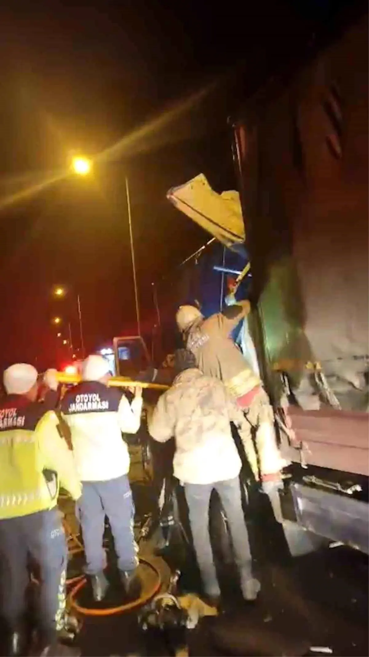 Bolu Dağı Tüneli\'nde Kamyon Kazası: 1 Ölü