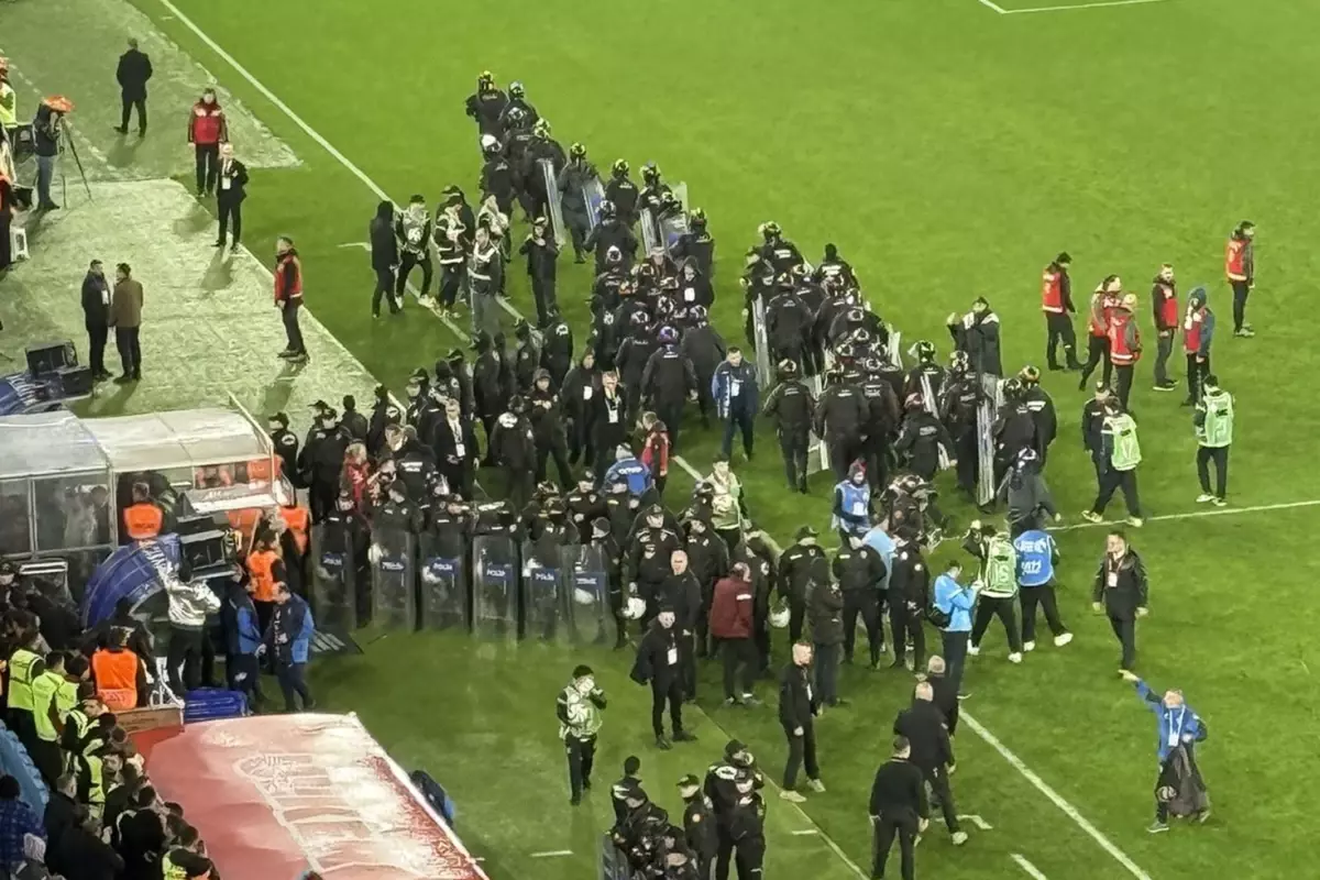 Trabzonspor taraftarı maç biter bitmez çılgına döndü