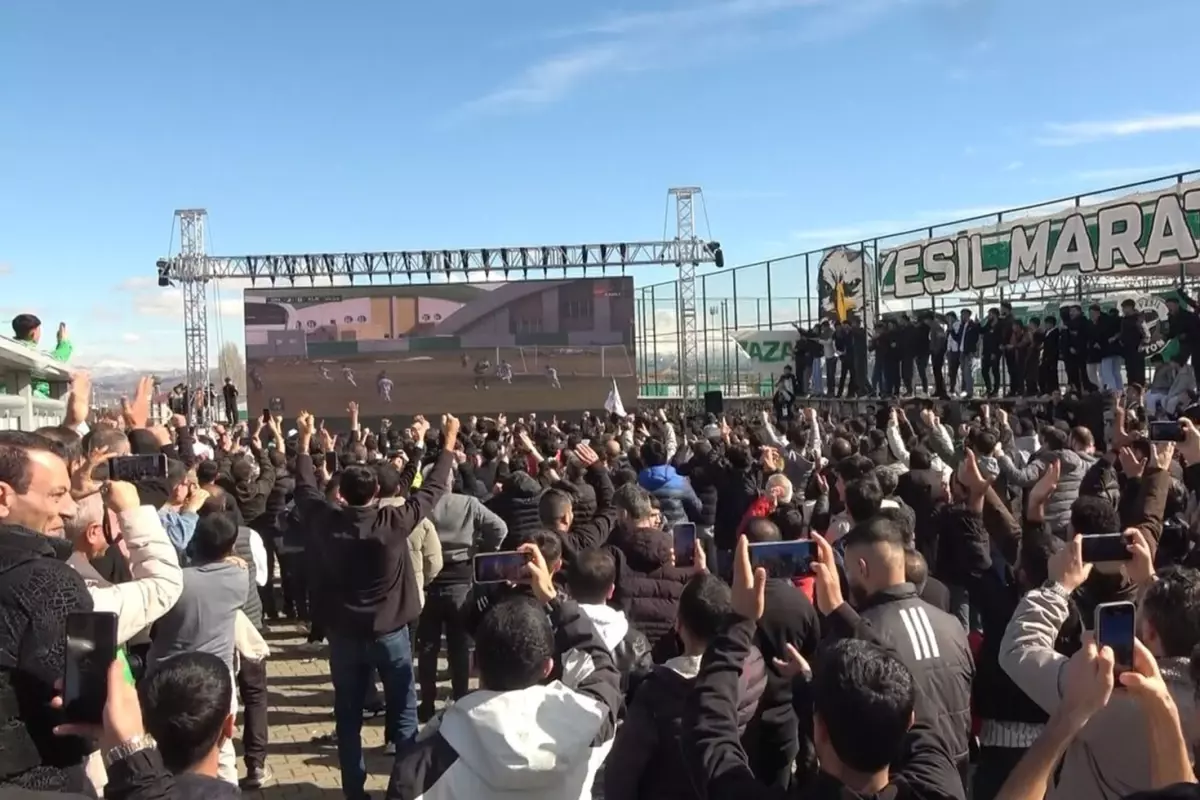 12 puan farkla liderler! Seyircisiz maçta dev ekran kuruldu, tam 7 gol attılar