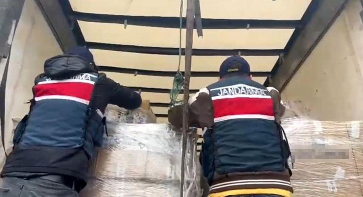 Adana\'da 3 Bin Litre Sahte Alkol Ele Geçirildi