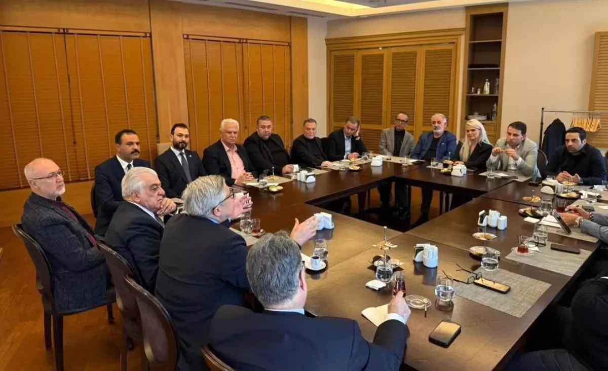 AK Parti heyeti KKTC basını ile buluştu