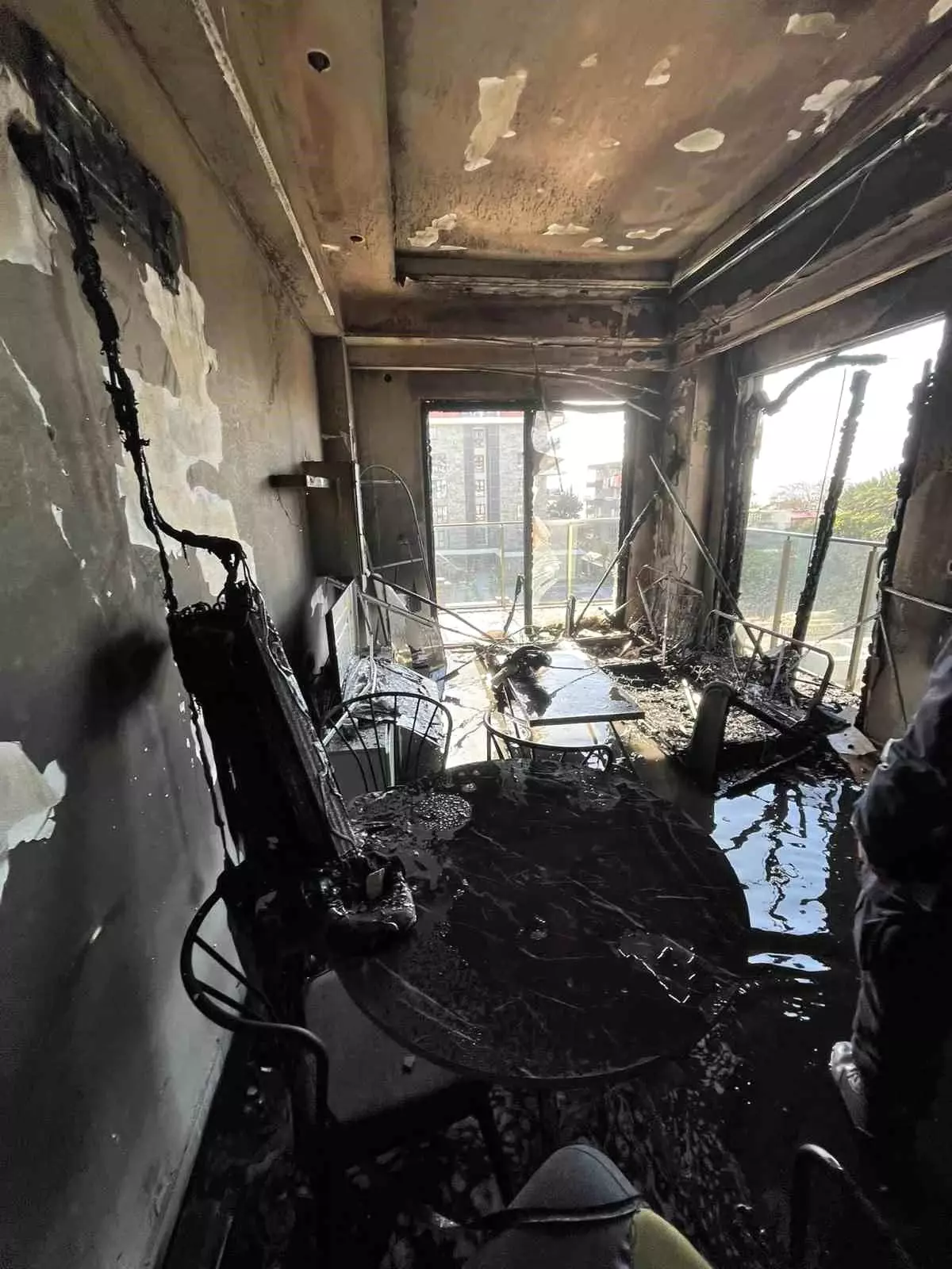 Alanya\'da Apartman Yangını Paniğe Neden Oldu