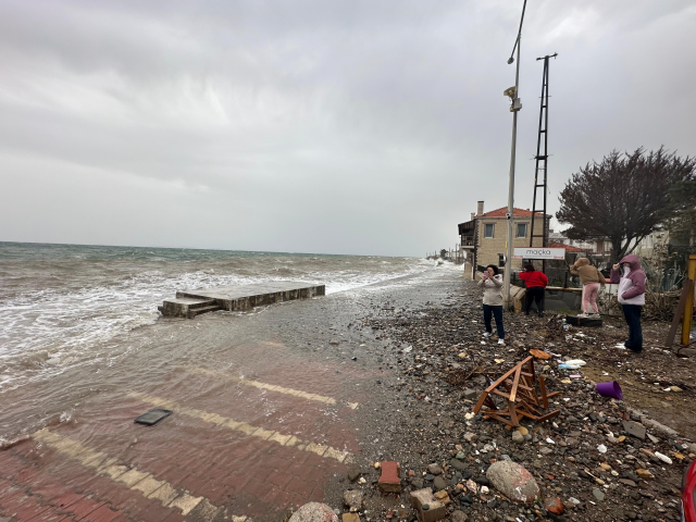 Ayvacık'ta kara ile deniz birleşti