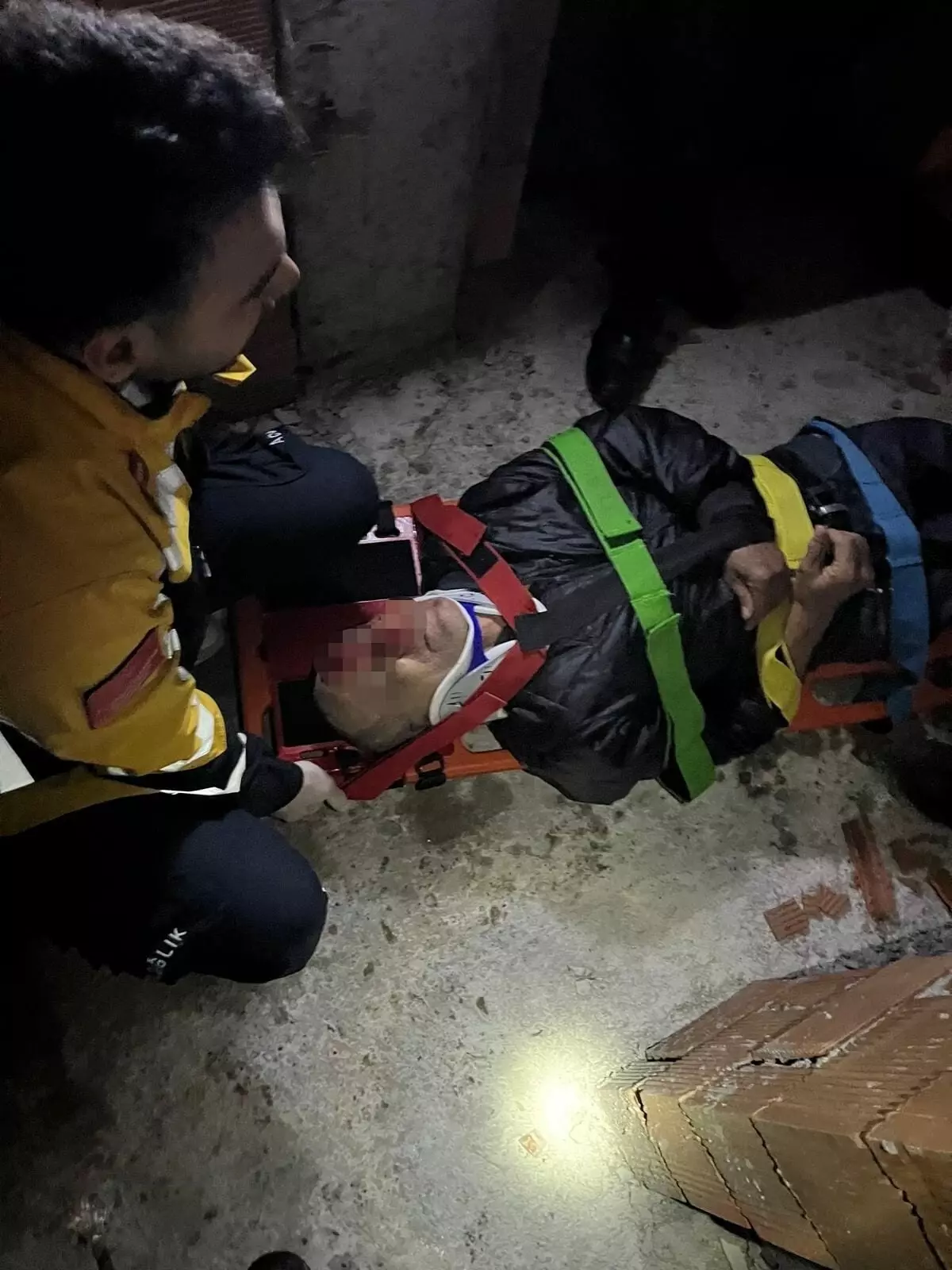 Ayvalık\'ta İnşaatta Kaza: Aziz K. Kurtarıldı