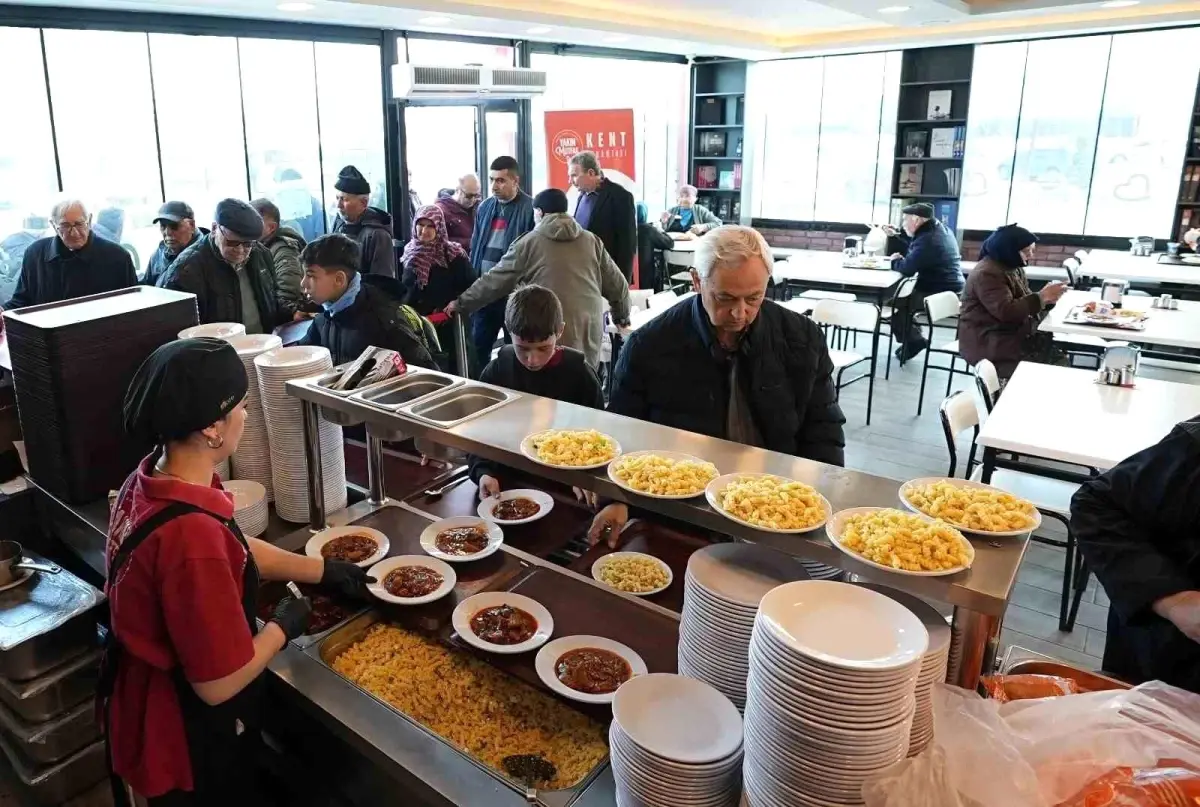 Balıkesir\'de Kent Lokantası\'na vatandaştan yoğun ilgi