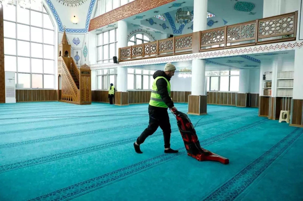 Başkan Kurnaz: "İbadethanelerimizi Ramazan ayına hazırlıyoruz"