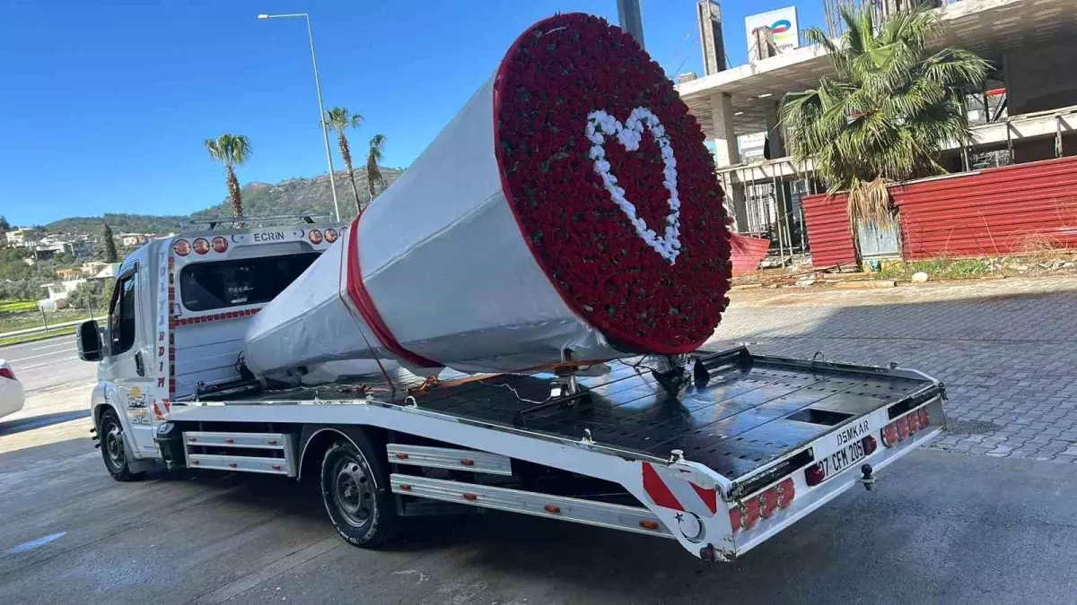 Gazipaşa\'da 777 Gülle Sevgililer Günü Sürprizi