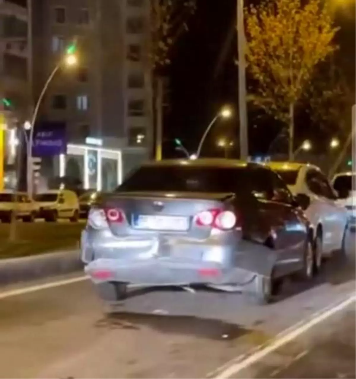 Diyarbakır\'da Zincirleme Kaza: 2 Yaralı