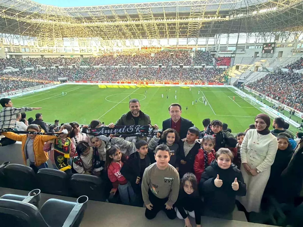 Eğil\'in minikleri Amed Sportif Faaliyetler Sakaryaspor maçında ilk kez tribün heyecanı yaşadı