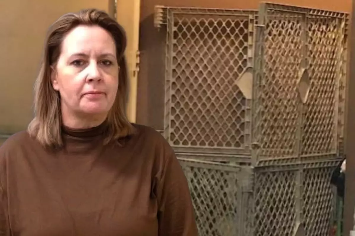 İnfial yaratan olay! Evlat edindiği 2 çocuğu kafese kapatıp yıllarca şiddet uyguladı