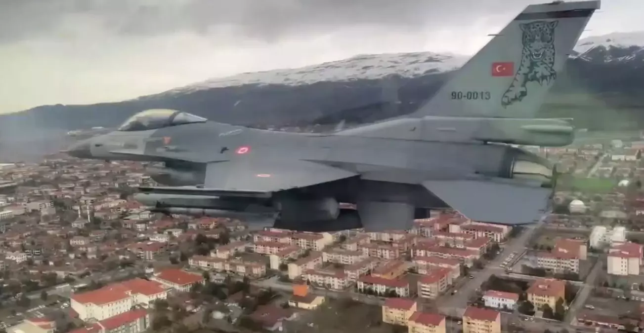 Hava Kuvvetleri Erzincan\'ın Kurtuluşunu Uçaklarla Kutladı