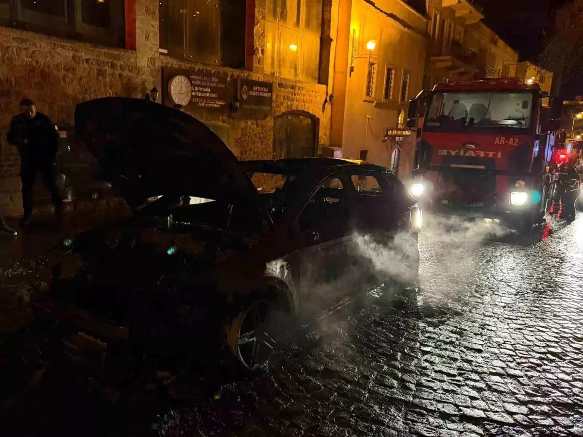 Mardin\'de Otomobil Yangını