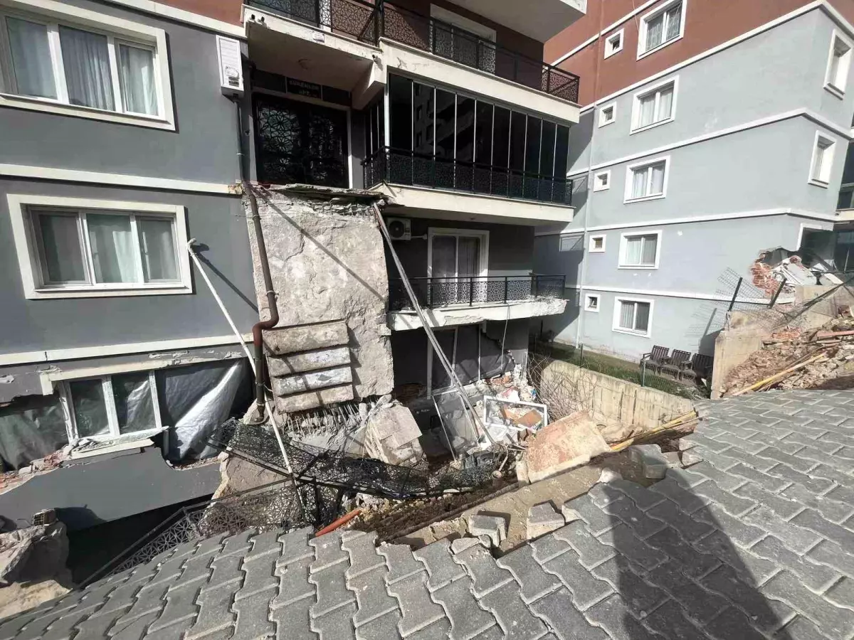 Menemen\'de istinat duvarı çöken bölgede çalışmalar ikinci gününde