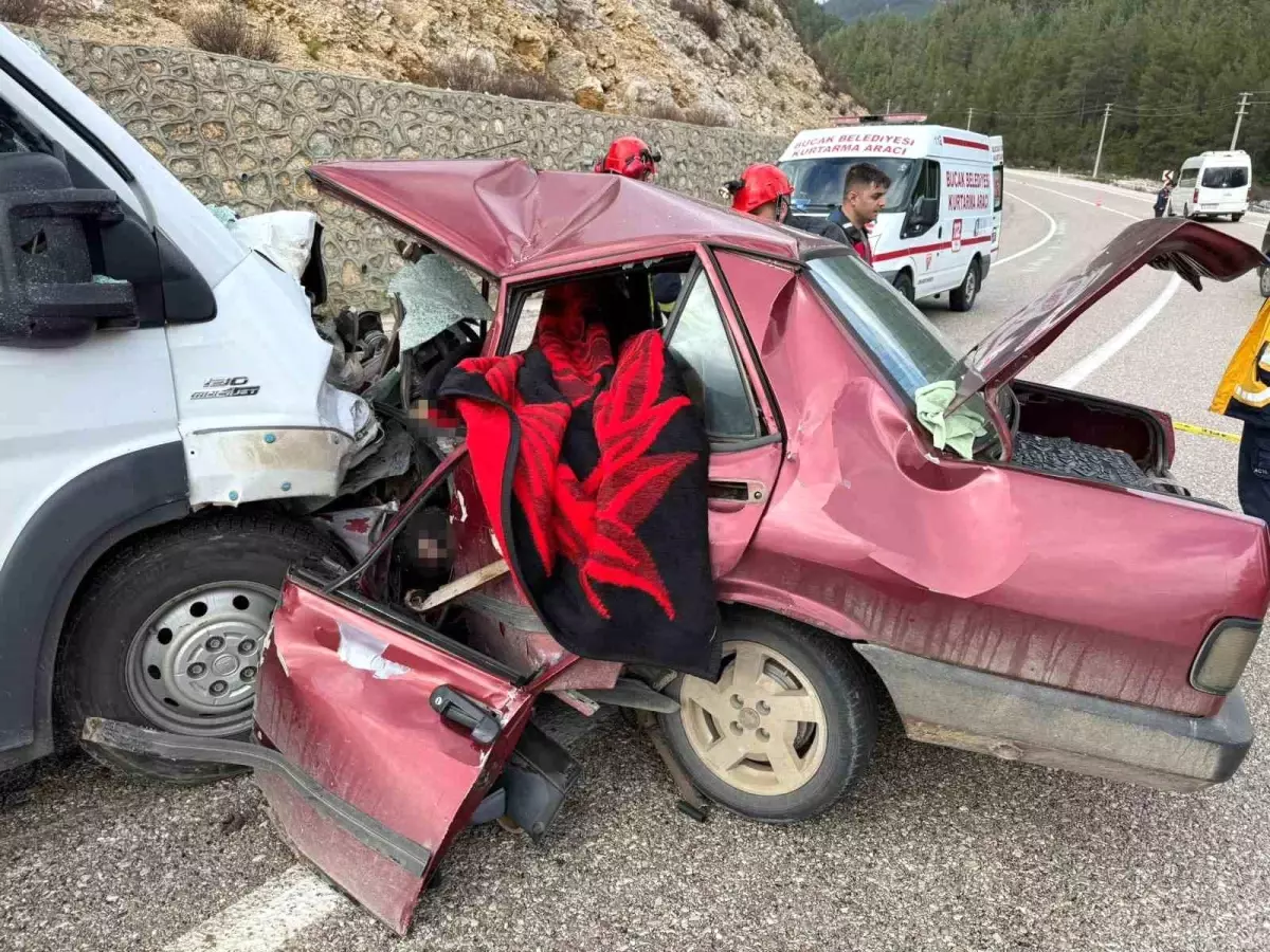 Korkunç kaza! Hurdaya dönen araç 2 gence mezar oldu