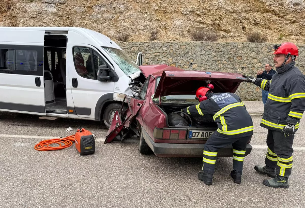 Bucak\'ta Feci Kaza: 2 Ölü, 4 Yaralı