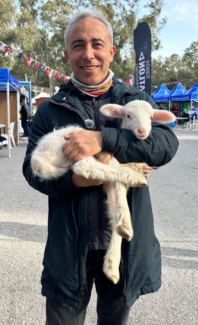 Parkura atlayan kuzu yarışmaya renk kattı: İnsanın vegan olası geliyor