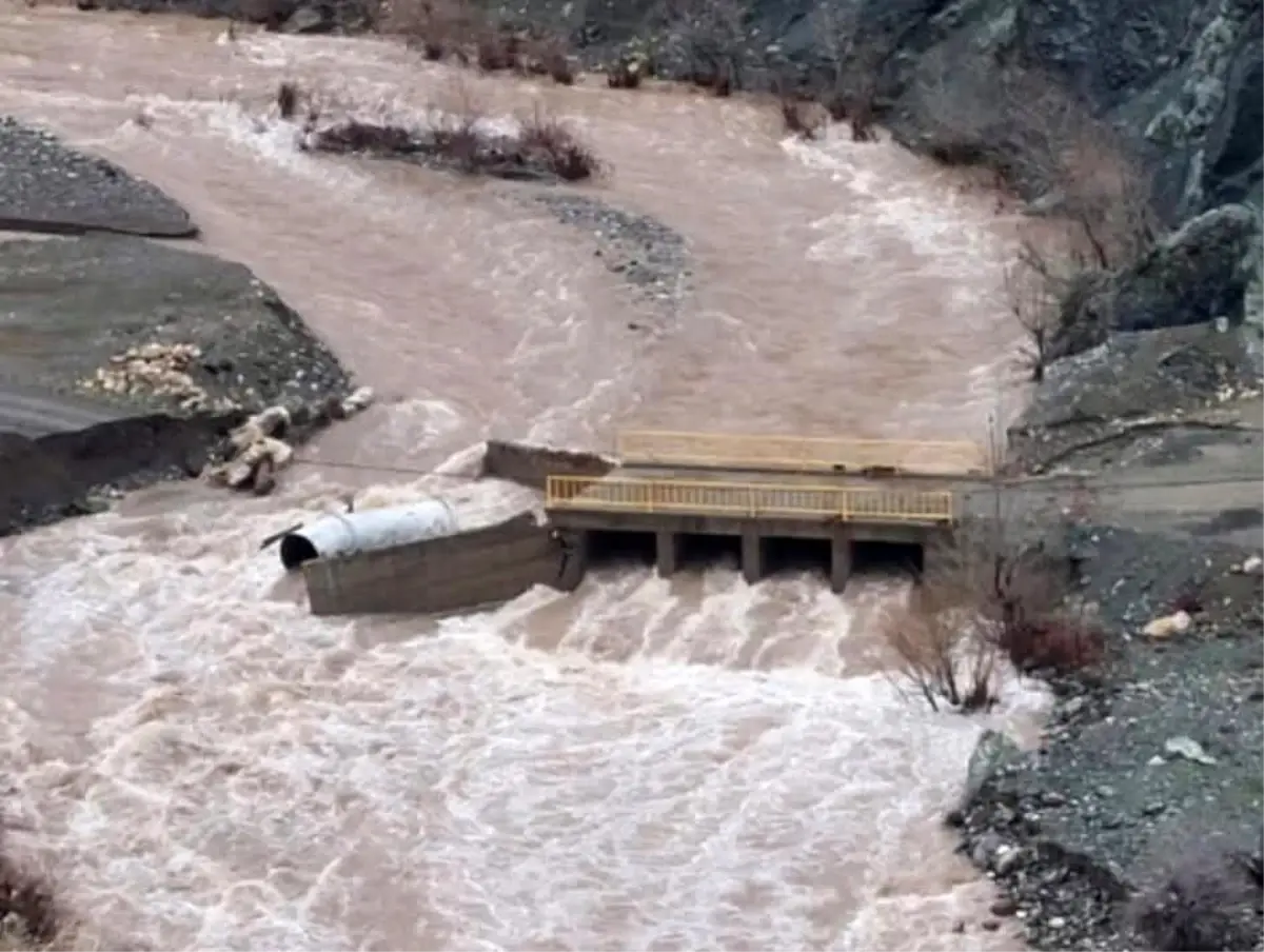 Sağanak yağış hayatı olumsuz etkiledi