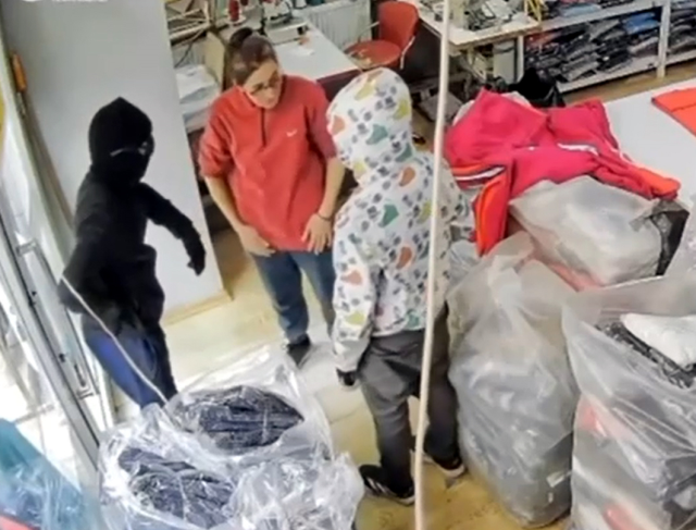 Terzi Fatma, hırsızlık şüphelilerine direndi: Tokatlayıp dışarı attım Terzi Fatma, hırsızlık şüphelilerine direndi: Tokatlayıp dışarı attım