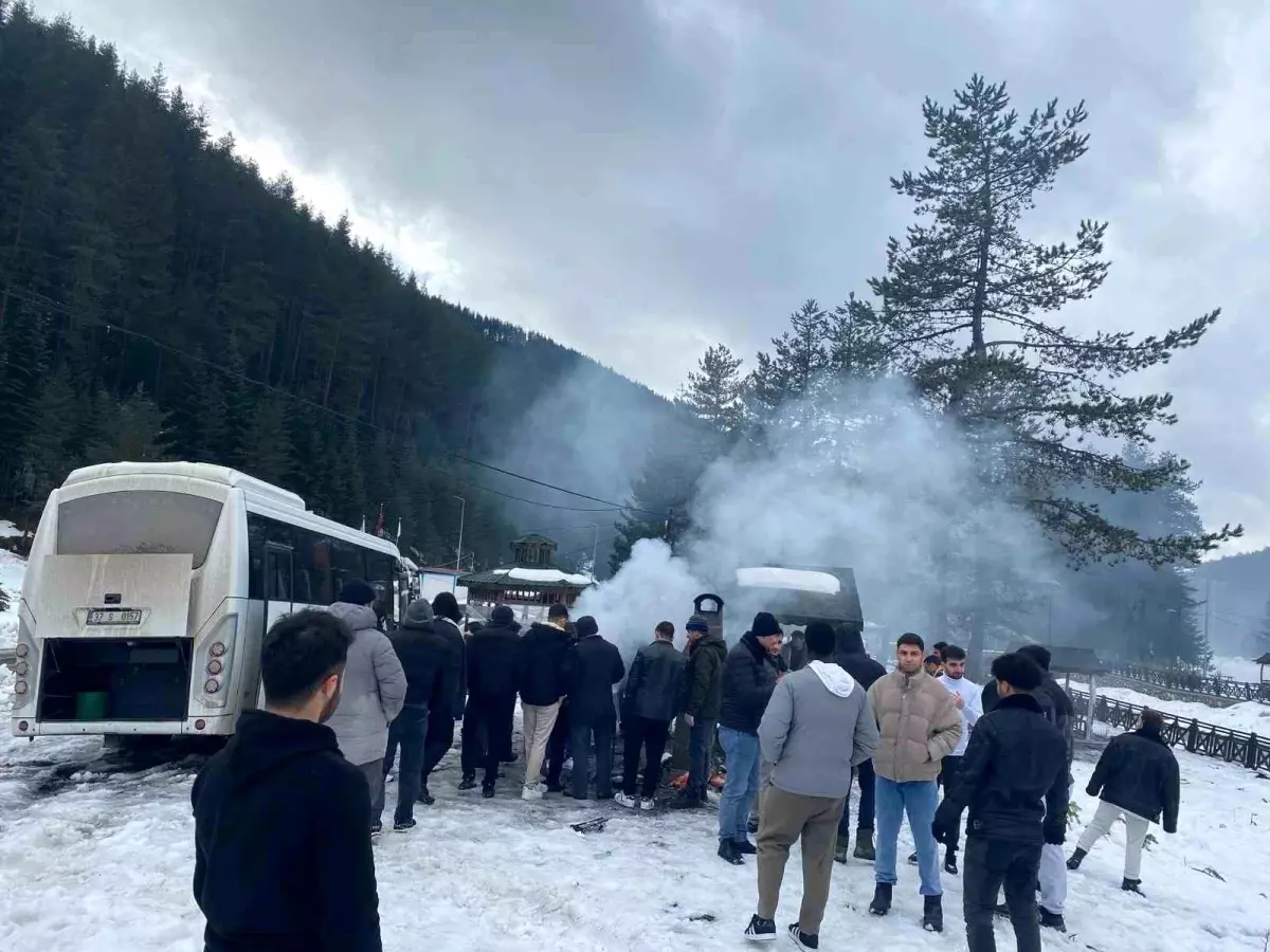 Öğrenciler Ilgaz Dağı\'nda Keyifli Bir Gün Geçirdi