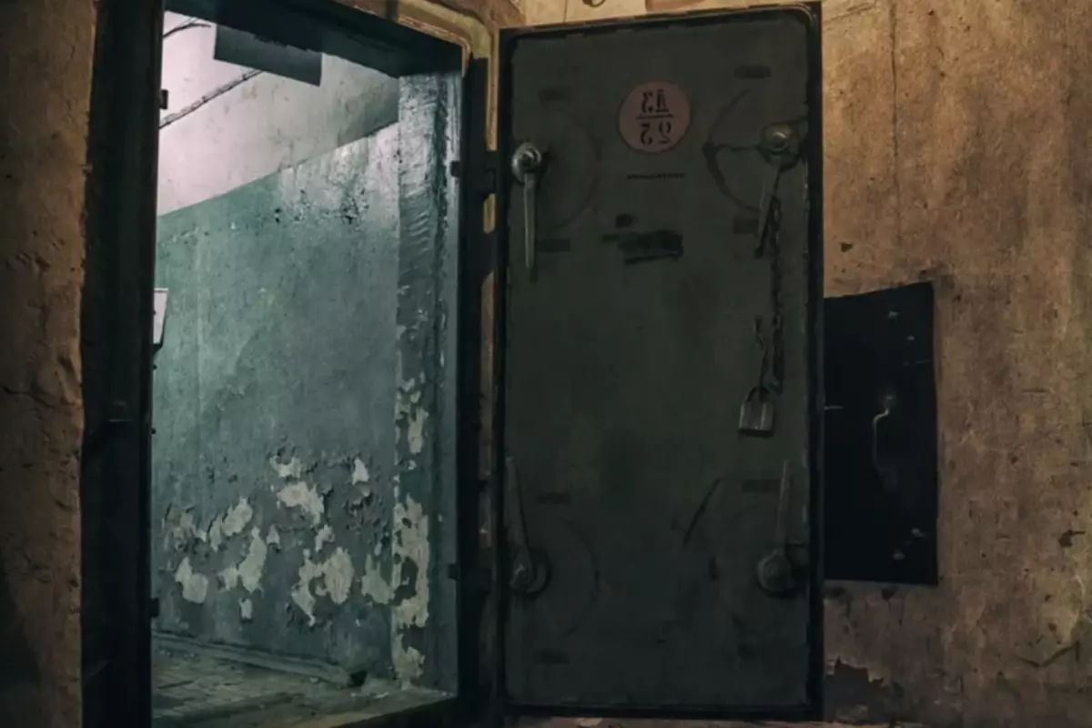 Annesinin cesedini yıllarca bodrumda saklayıp emekli maaşını yedi