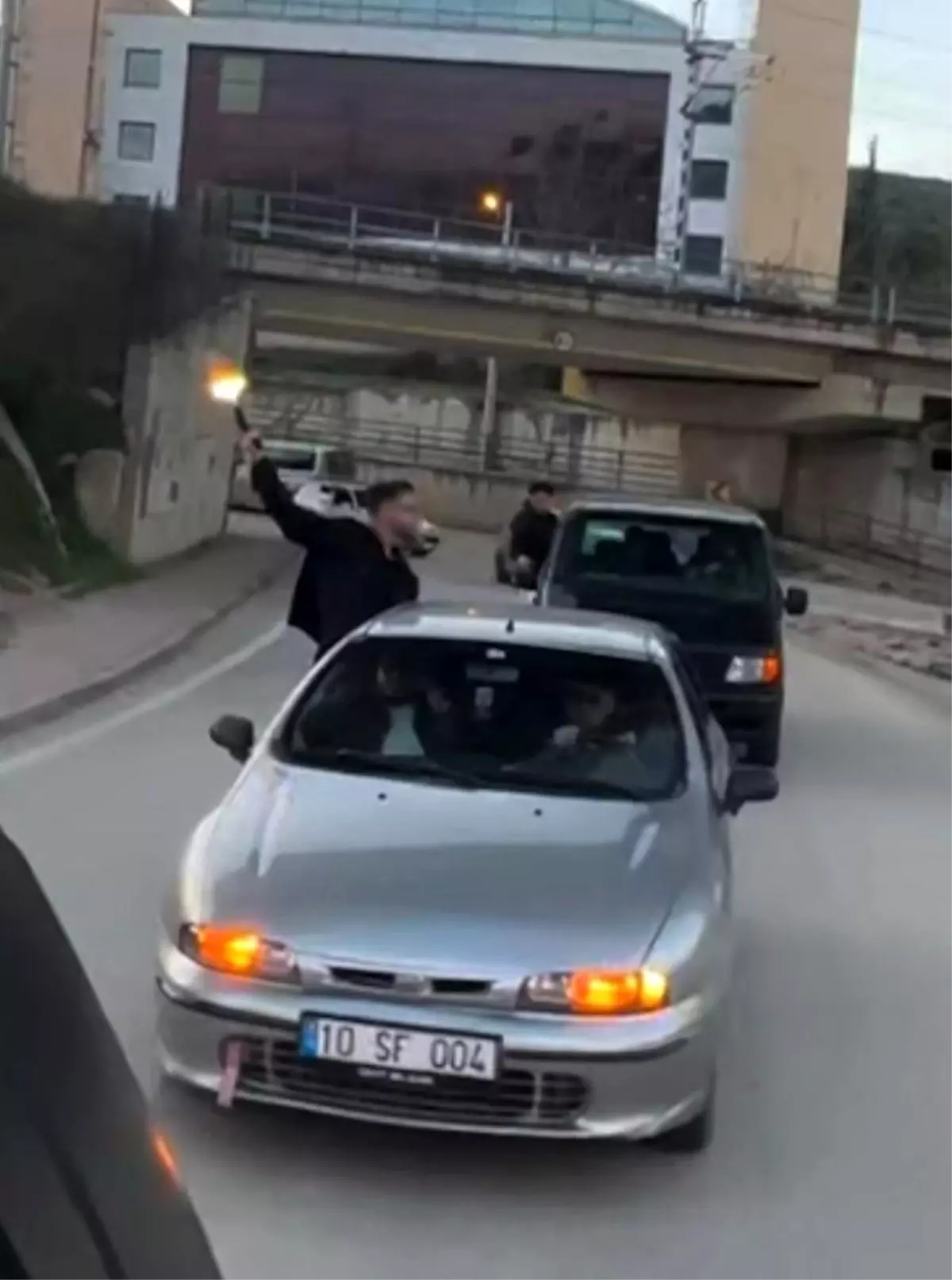 Bilecik\'te Asker Konvoyunda Havaya Ateş Açıldı