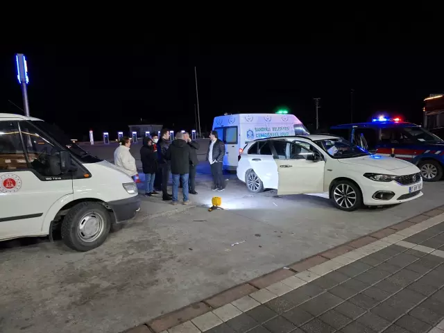 Dinlenme tesisinde 5 gündür park halinde olan otomobilden ceset çıktı Dinlenme tesisinde 5 gündür park halinde olan otomobilden ceset çıktı