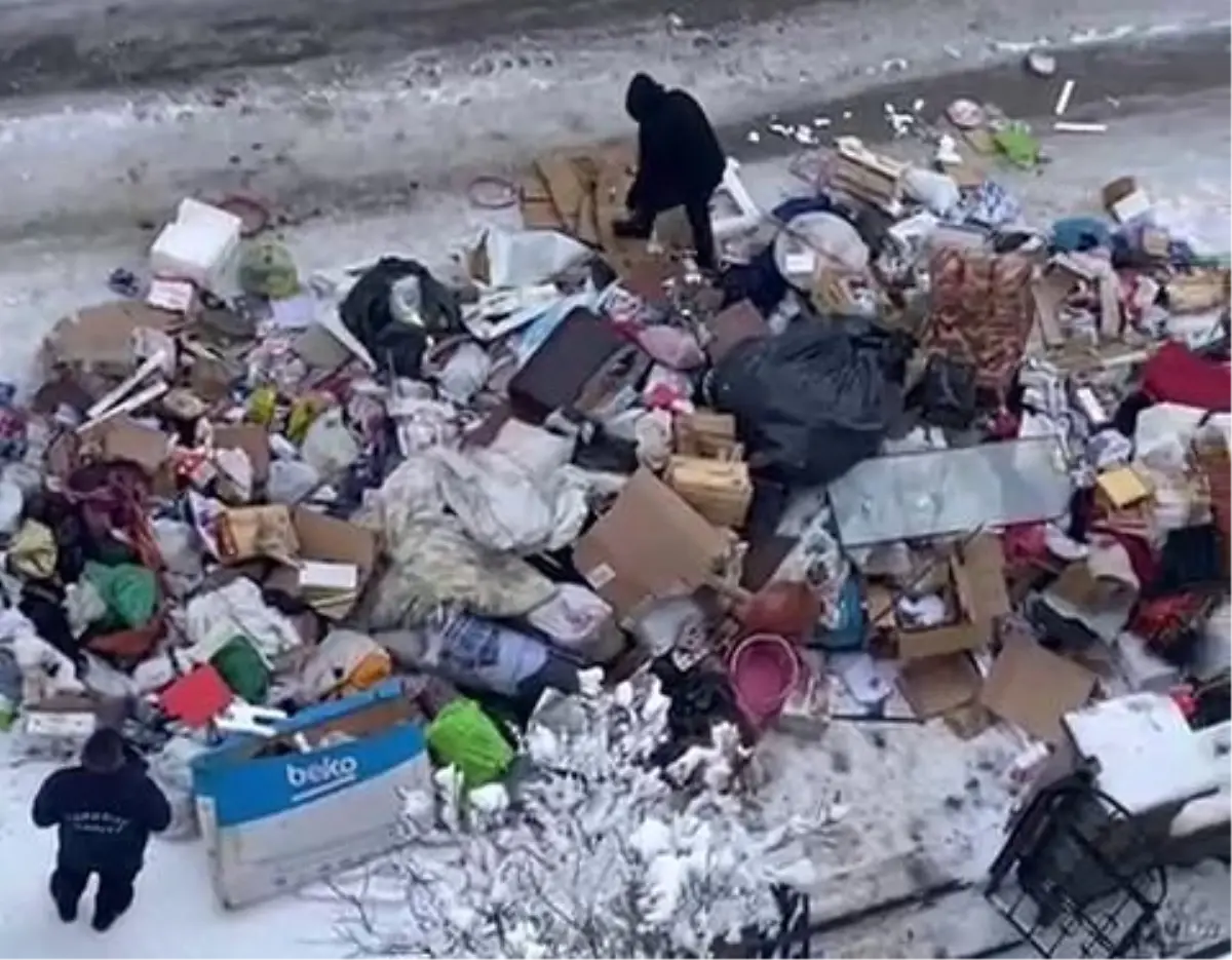 Evden tonlarca çöp çıktı