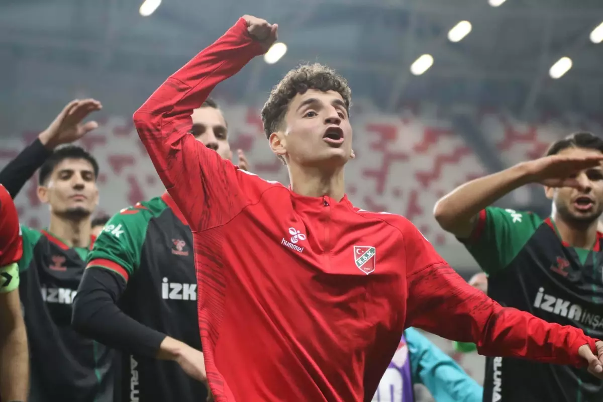 Fenerbahçe anlaşmaya vardığı Adem Yeşilyurt\'un ilk taksitini ödüyor