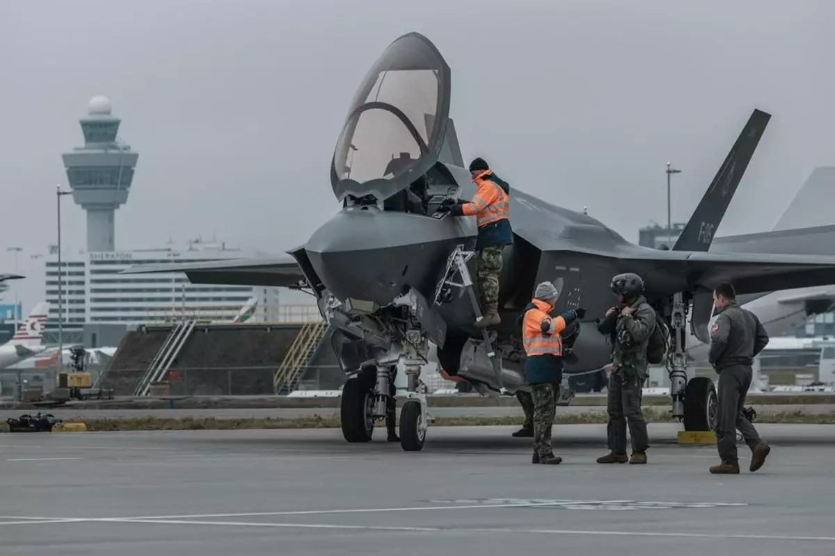 Hollandalı Bakan\'dan çarpıcı iddia: F-35\'lerin yazılımı kırılabilir