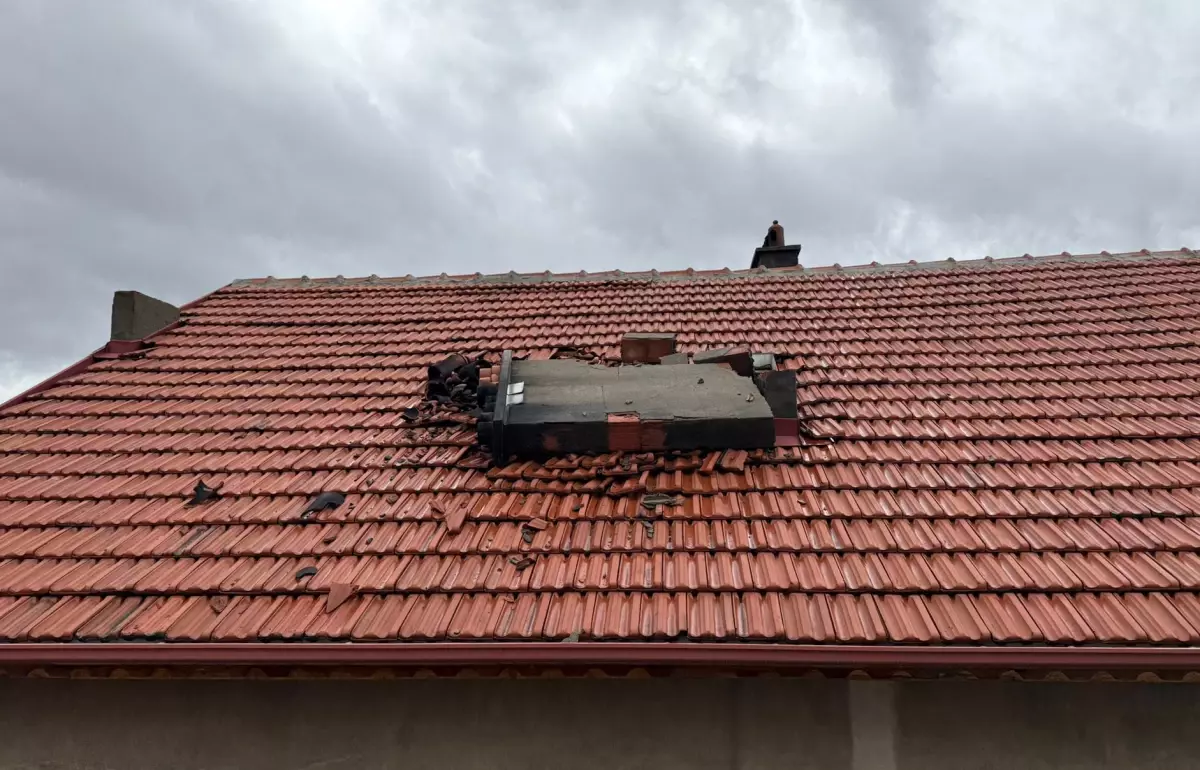 Isparta\'da 2 minarenin alemi rüzgardan yıkıldı