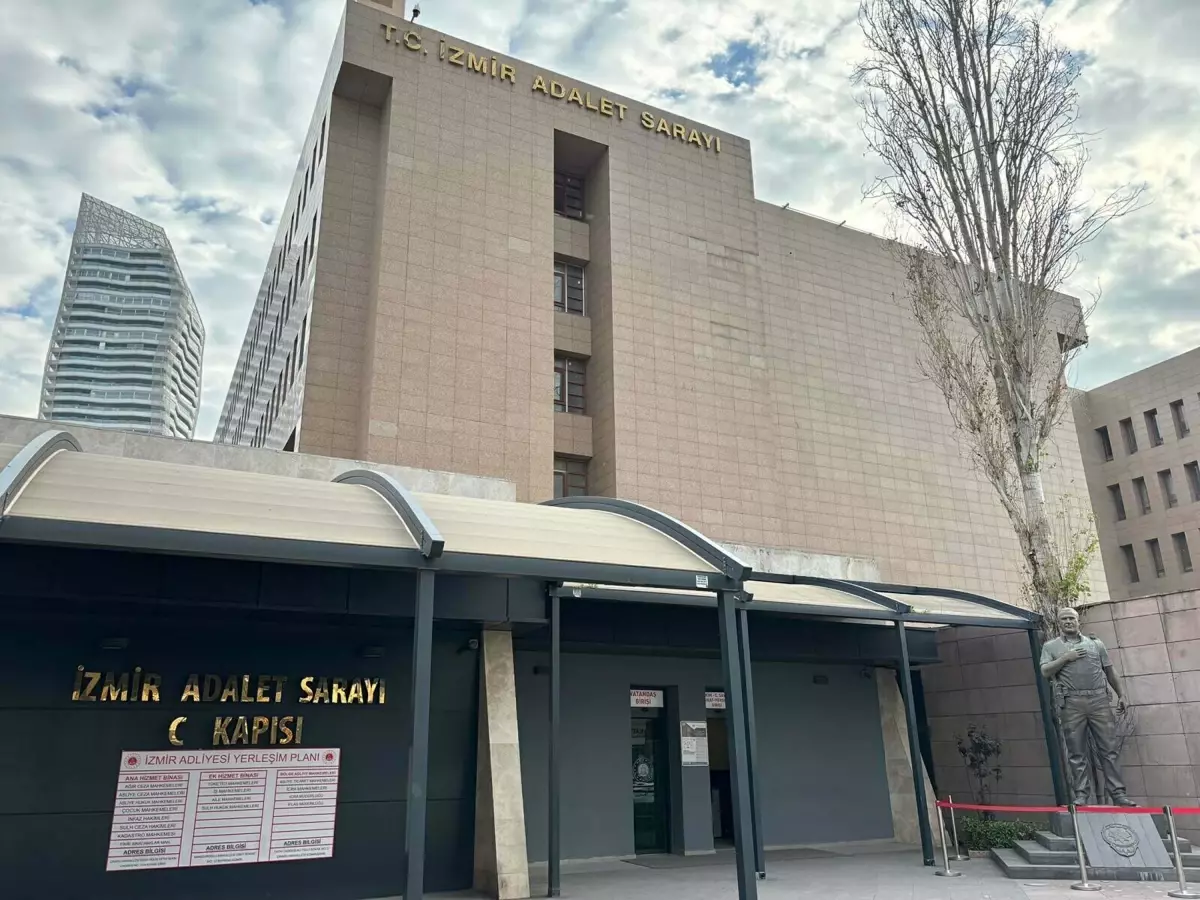 İzmir\'de İZBETON Operasyonu: 22 Gözaltı