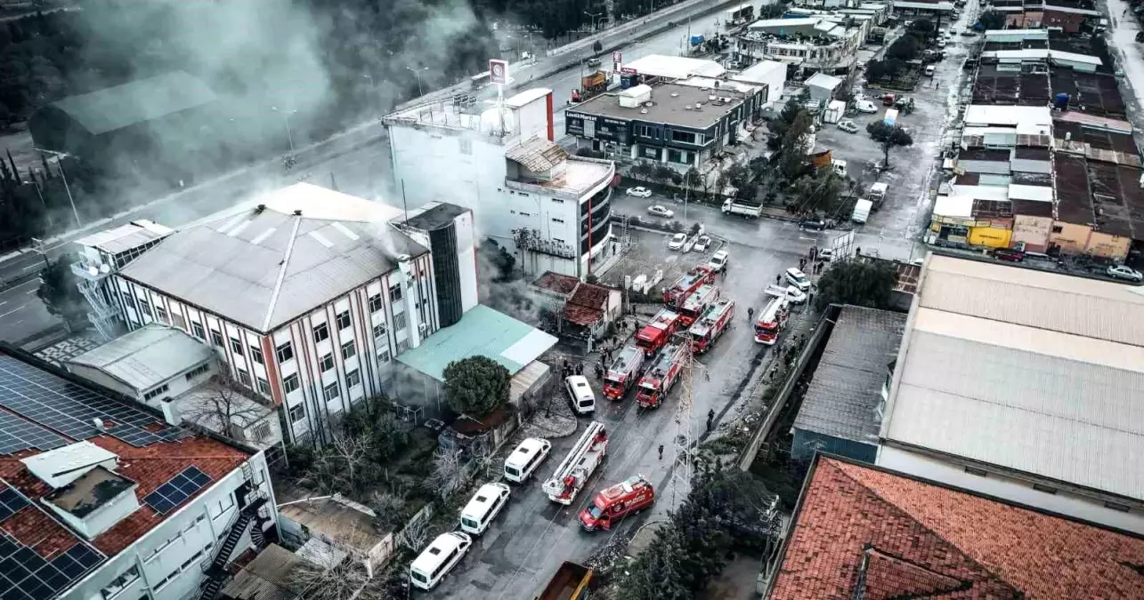 İzmir\'de fabrikada çıkan yangın söndürüldü