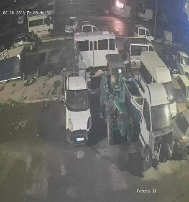 İzmir'de yanan midibüsteki 16 yaşındaki çocuk öldü İzmir'de yanan midibüsteki 16 yaşındaki çocuk öldü