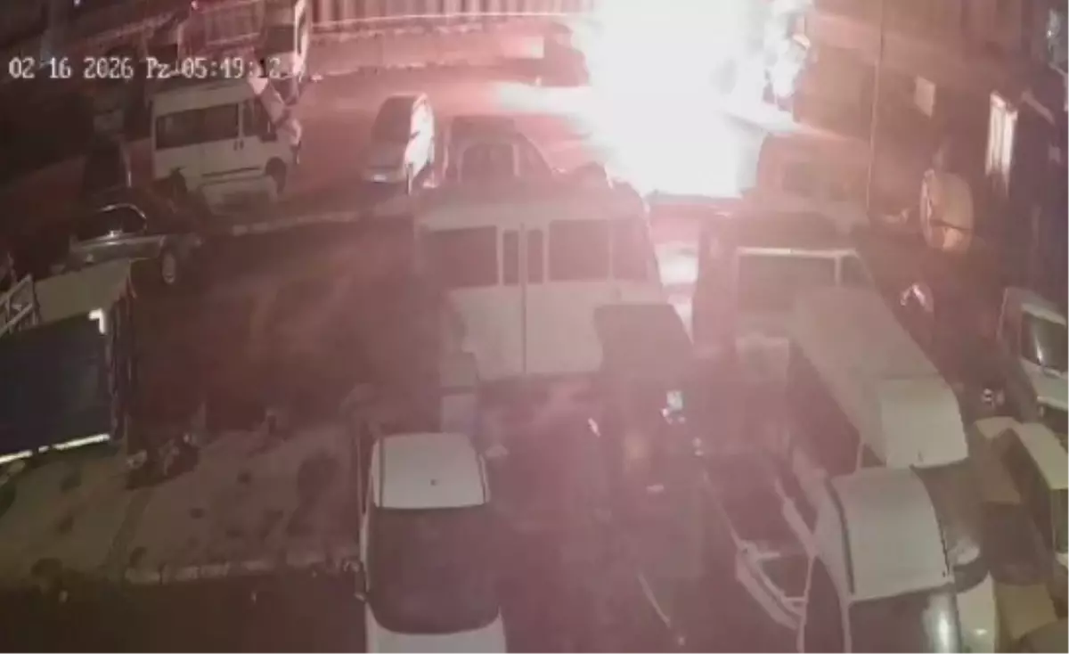 İzmir\'de yanan midibüsteki 16 yaşındaki çocuk öldü