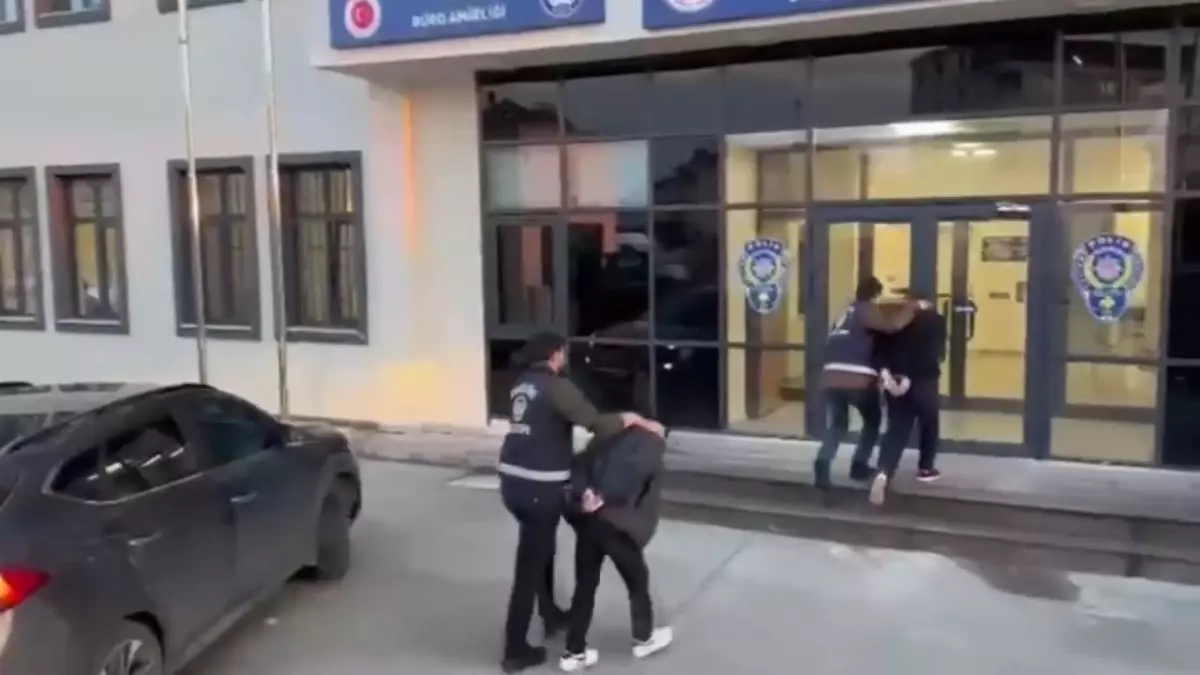 Maltepe\'de Uyuşturucu Operasyonu: İki Şüpheli Yakalandı