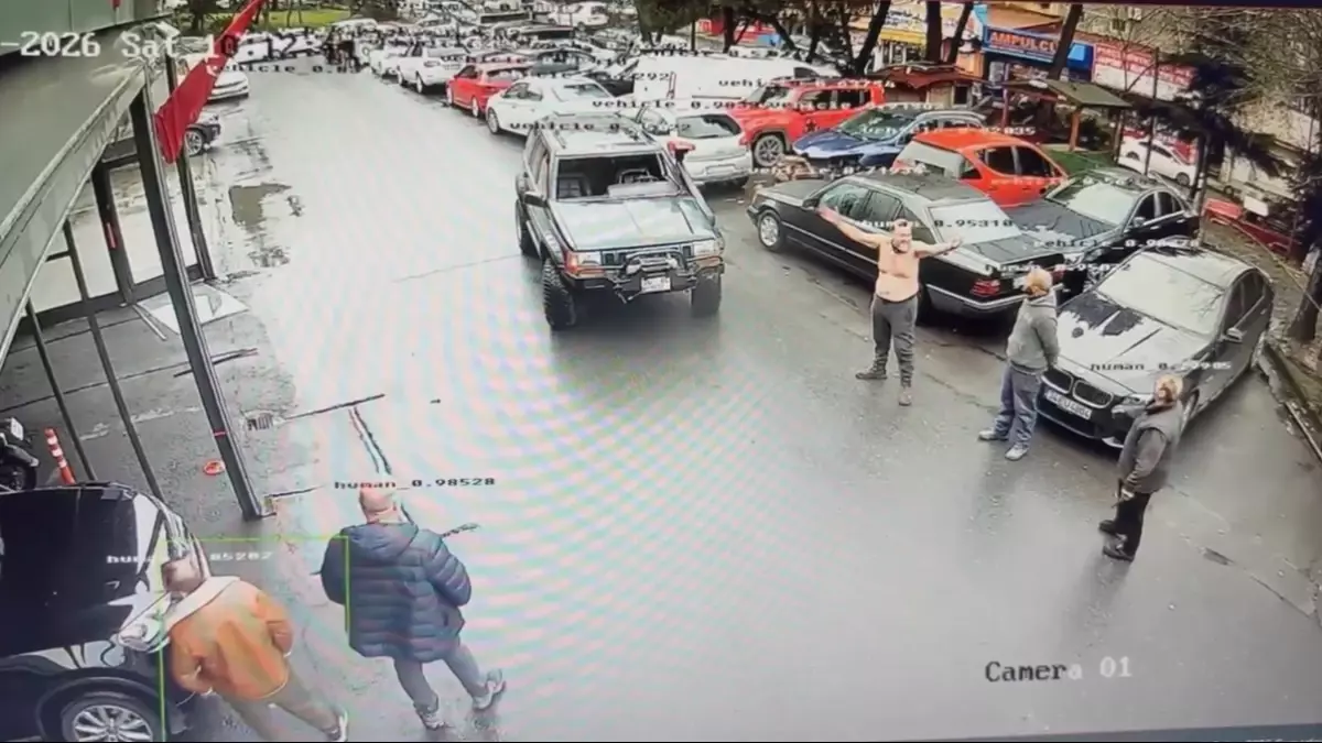 Biri tehdit edip soyundu, diğeri eşine siper olup silaha meydan okudu: Aldatıyorsa beni aldatıyor