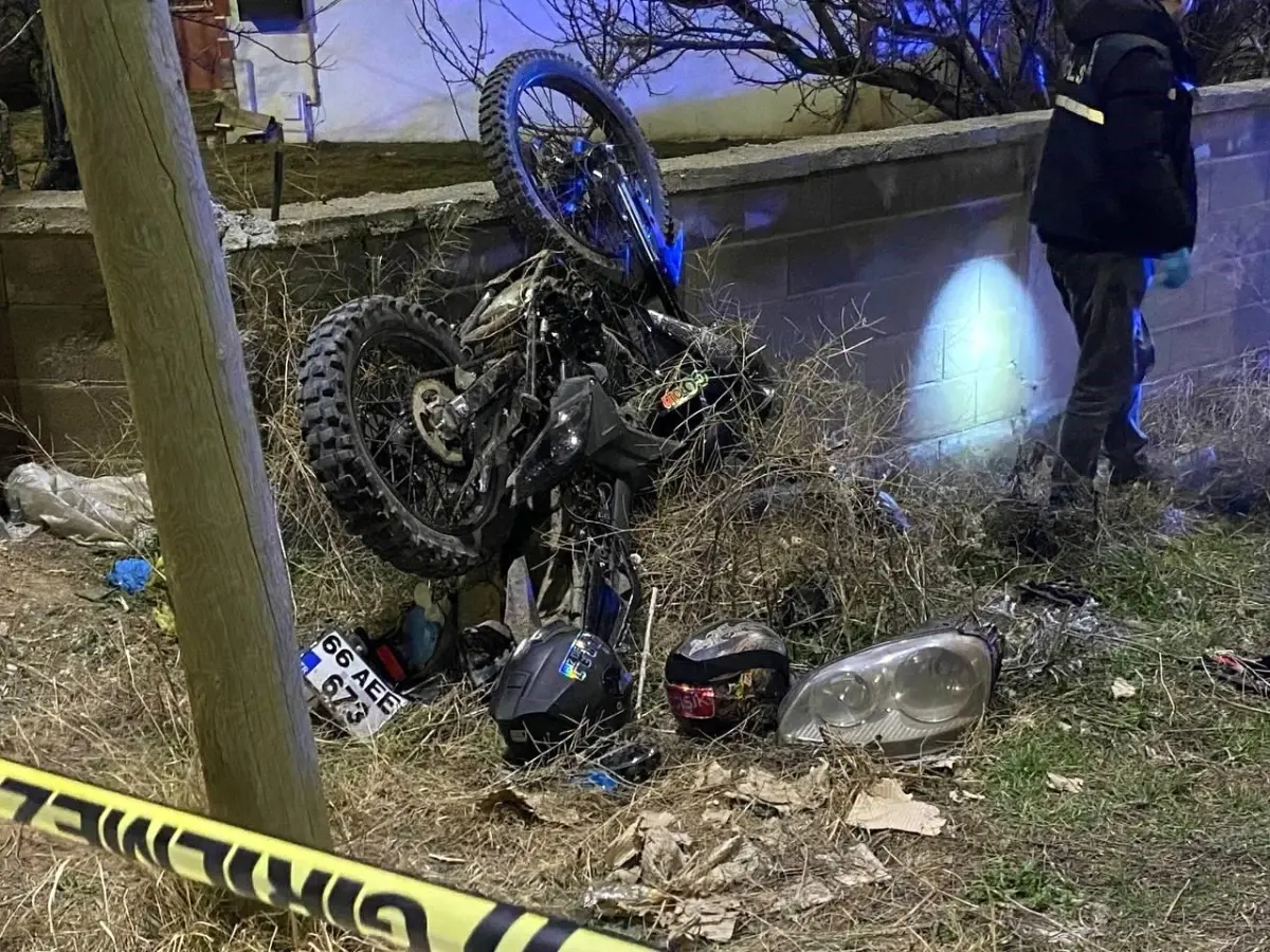 Motosiklet otomobille kafa kafaya çarpıştı! Bilanço ağır