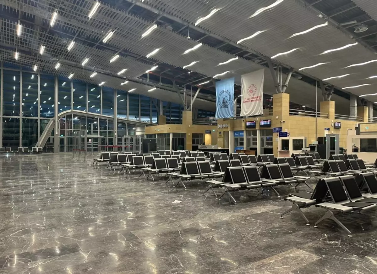 Nevşehir Havalimanı Yeni Terminaline İlk Yolcular Geldi