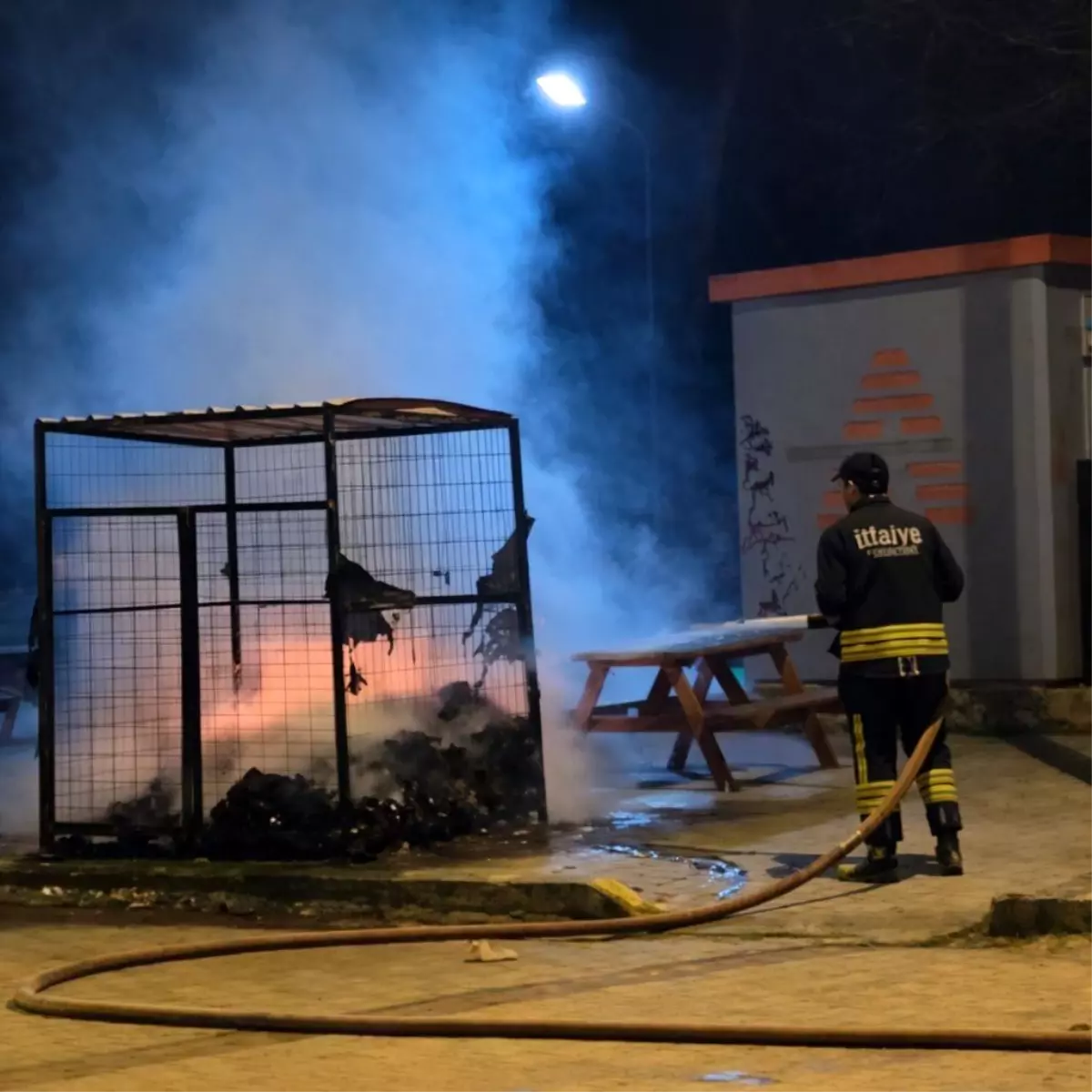 Tekirdağ\'da Geri Dönüşüm Konteynerinde Yangın