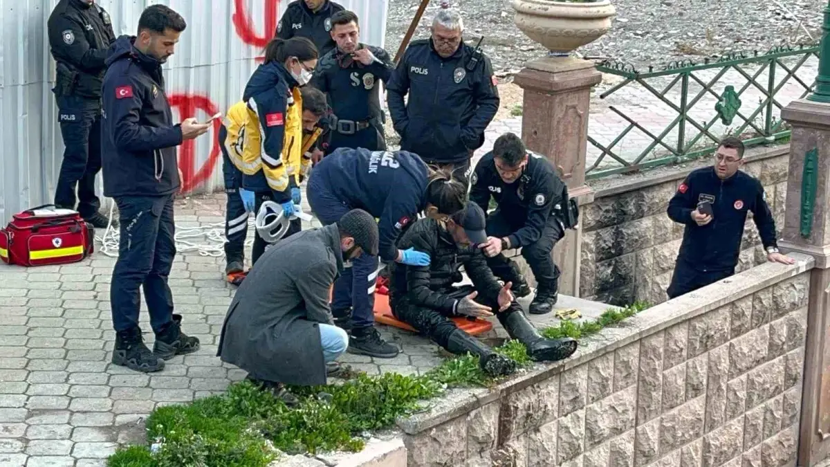 Porsuk Çayı\'na Düşen Adam Kurtarıldı