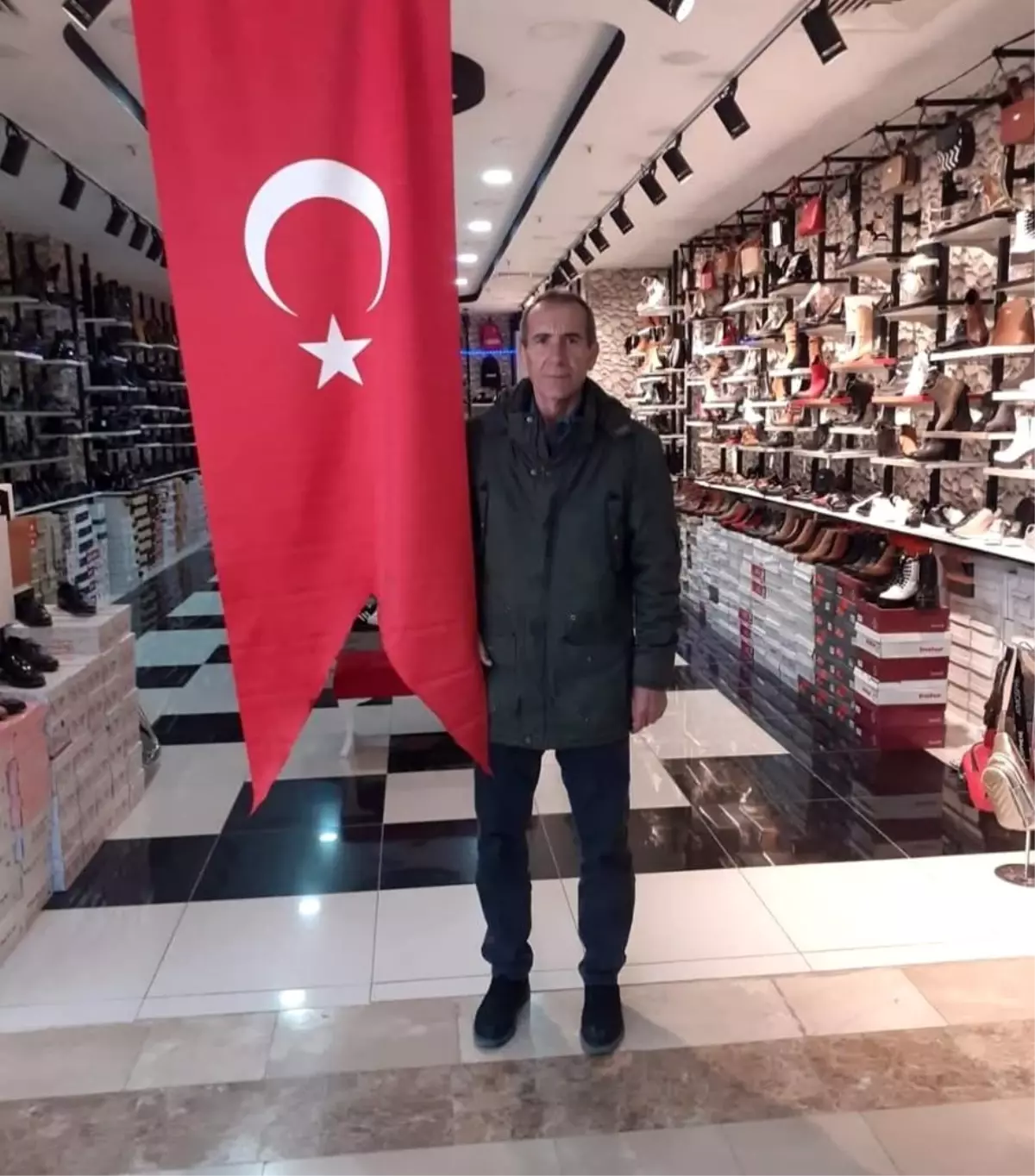 Şizofreni Hastası Bıçakla Babasını Öldürdü