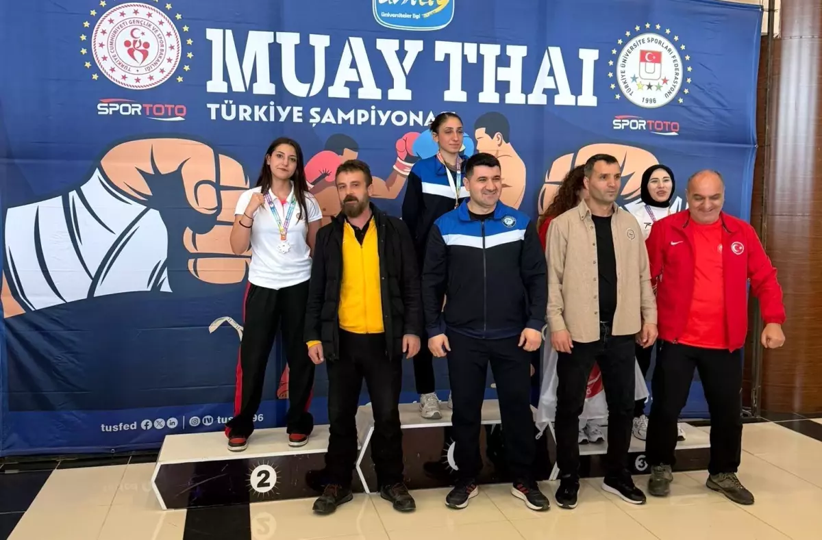 Manisalı Sporculardan Muaythai\'de Başarı