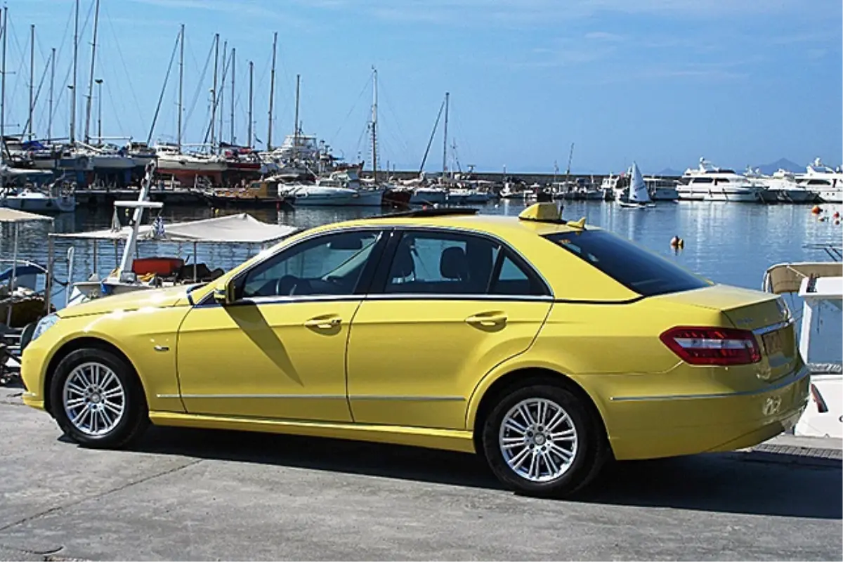 Atina\'da Taksiciler 3 Gün Grevde