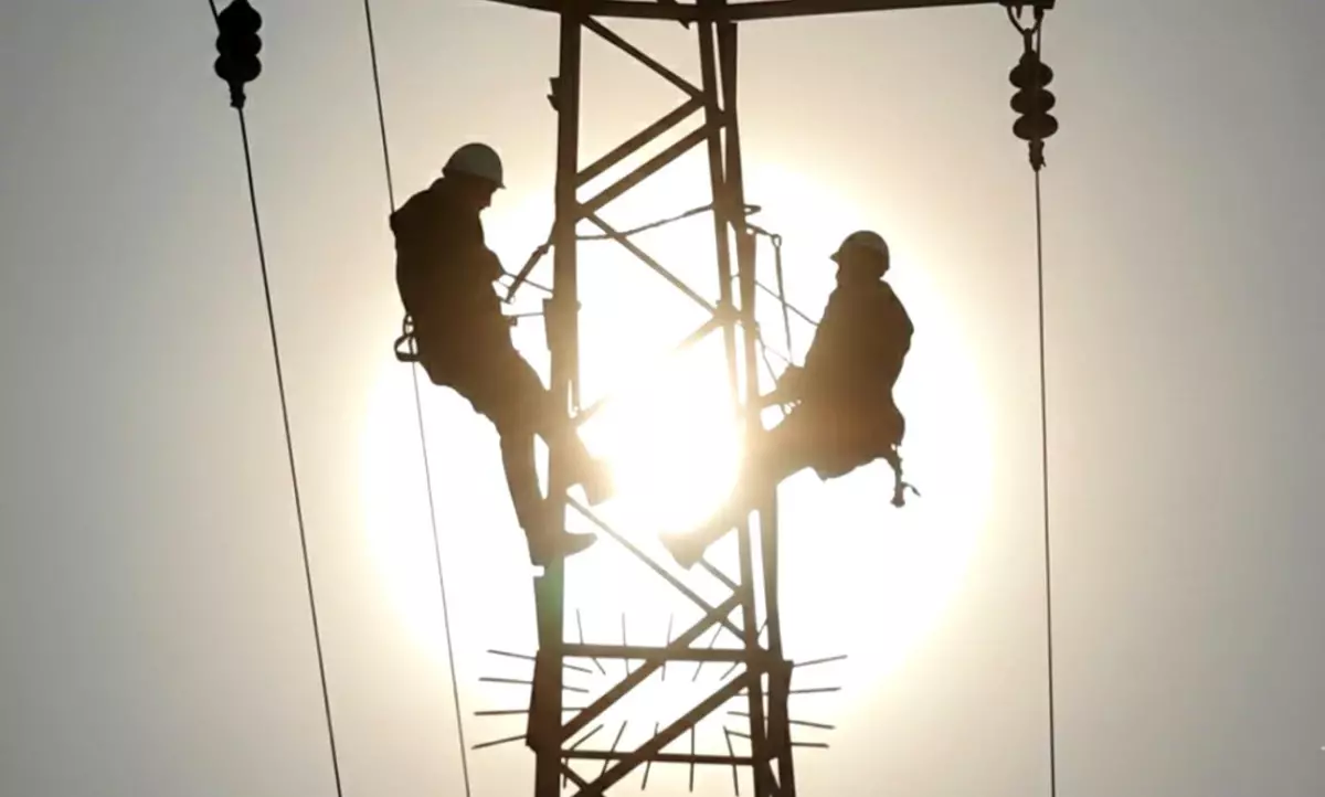 Hakkari\'de Zorlu Enerji Onarımı