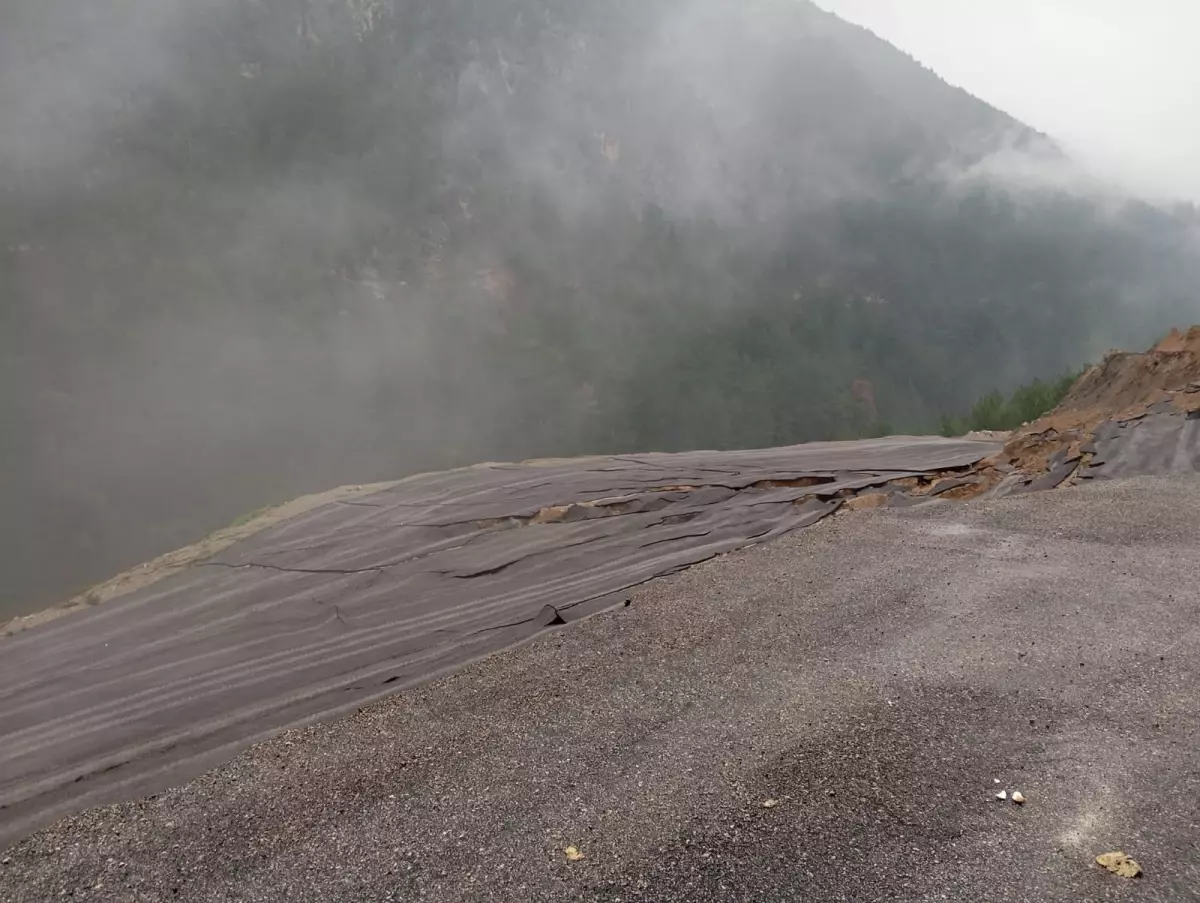 Feke\'de Helikopter Pisti Çöktü