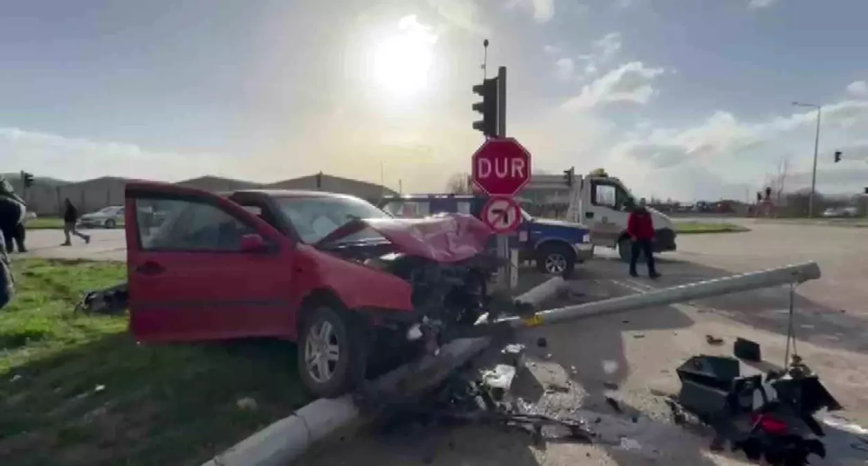Amasya\'da Trafik Kazası: 2 Yaralı